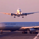 Illustration for article titled Video: Boeing 767 pilot avoids crash with Airbus A340 crossing runway